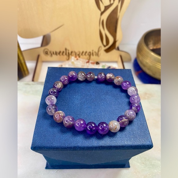 Handmade Purple Amethyst Natural Gemstone Stretch Bracelet - Picture 8 of 8